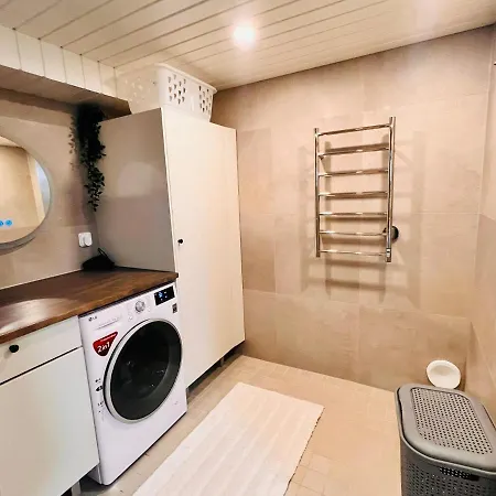 Cozy With Free Parking, Sauna And Terrace Privatunterkunft