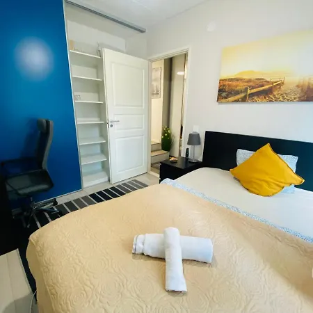 Kwatera prywatna Cozy Private With Free Parking And Sauna *