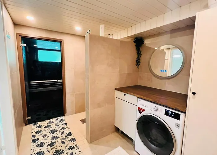 Rum i privatbostad Cozy Private With Free Parking And Sauna *