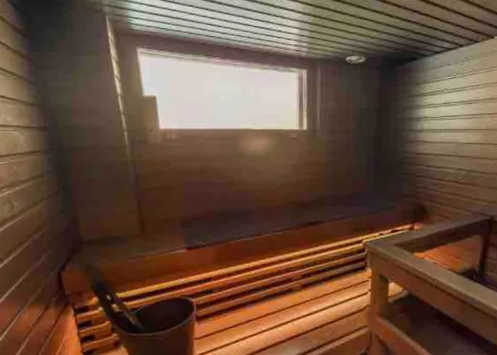 Cozy Private With Free Parking And Sauna 홈스테이 *